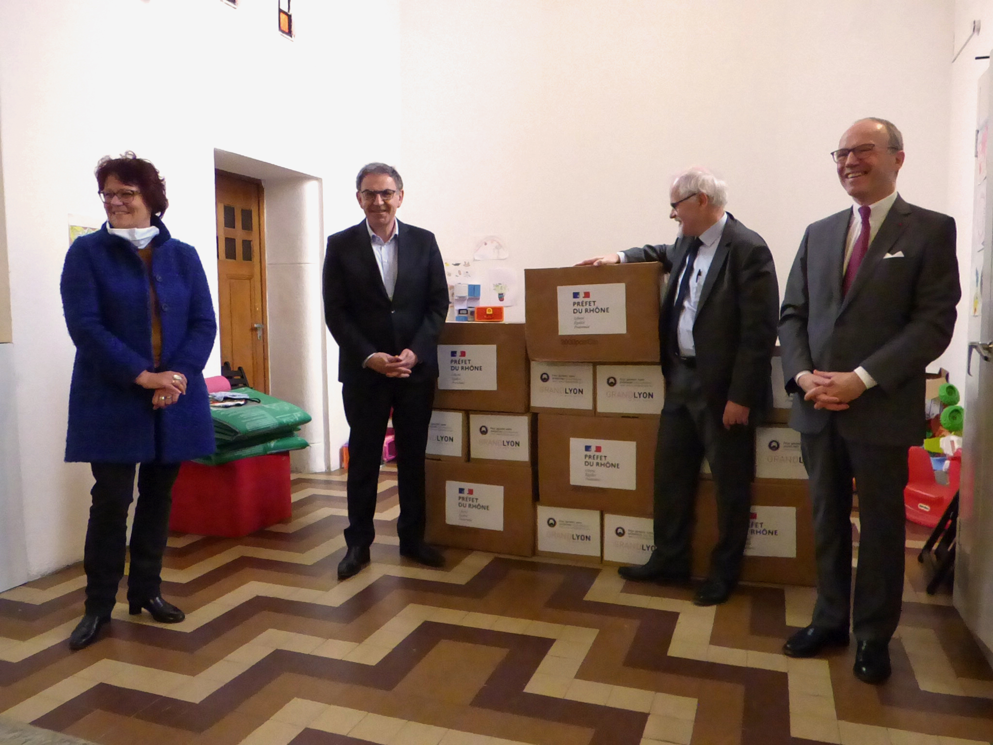 Remise de masques le 30 avril 2020 par le préfet de Région Auvergne-Rhône-Alpes et par le président de la Métropole de Lyon