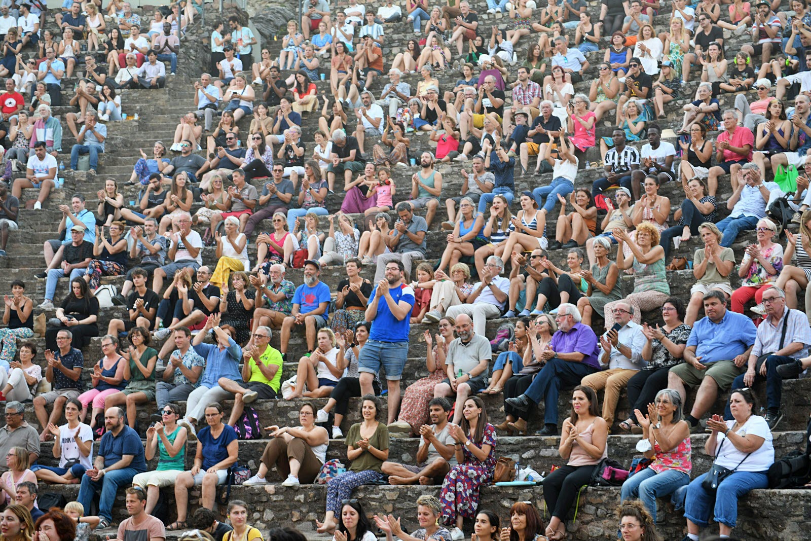 Le Progrès - 40 ans de Forum réfugiés et Handicap International : un grand concert solidaire devant 4000 personnes