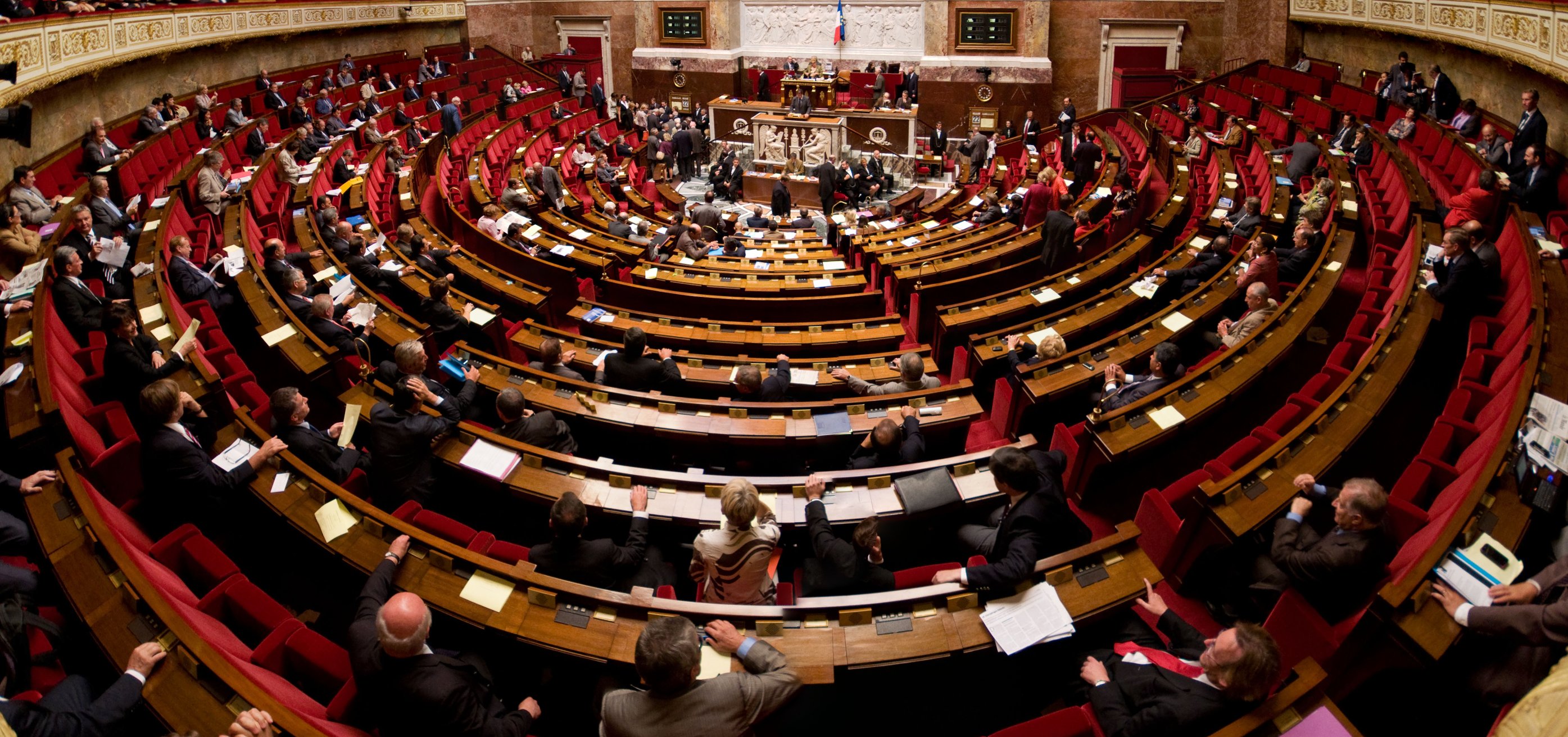Asile : une commission d’enquête parlementaire formule plusieurs recommandations